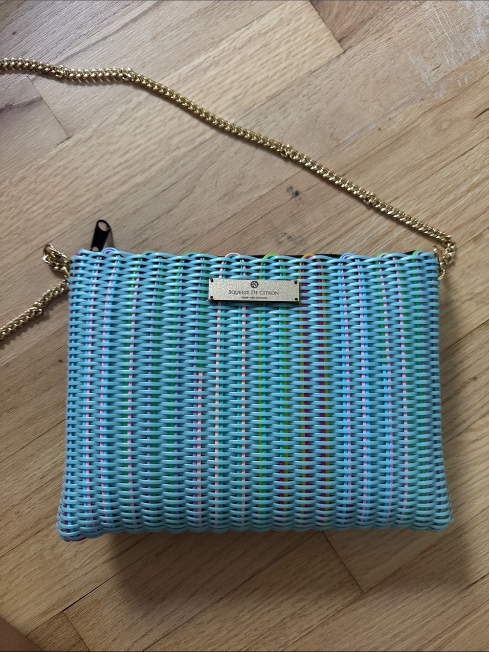 Squeeze de Citron Aqua Woven Crossbody with Gold Chain